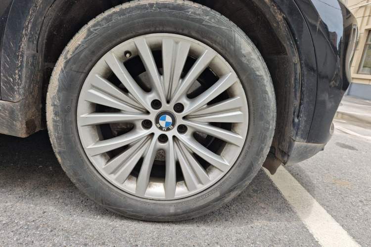 Used BMW X5 2017 xDrive28i Right Front Wheel Hub
