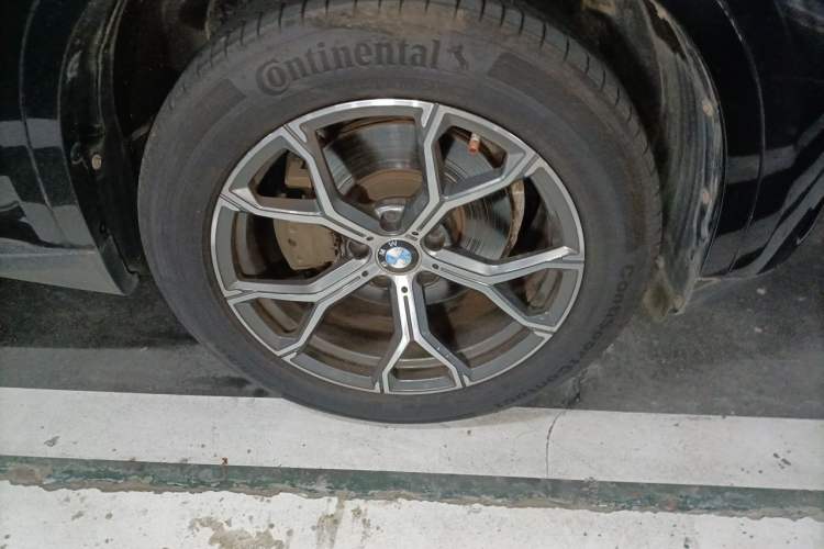 Used BMW X5  Right Front Wheel Hub