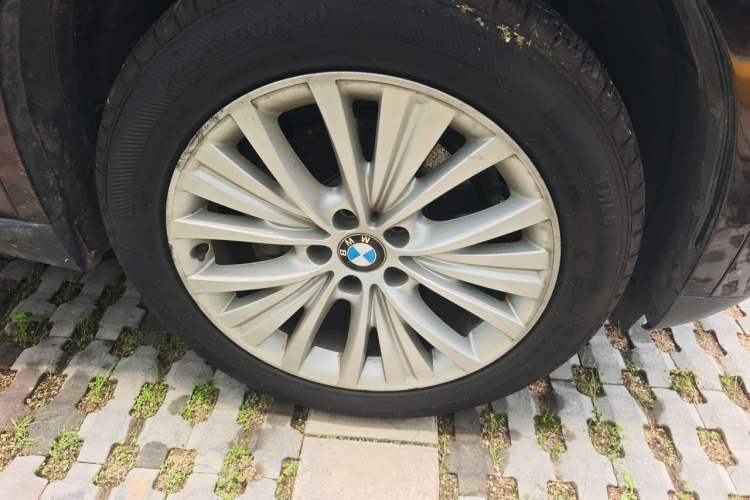 Used BMW X5 2017 xDrive28i Right Front Wheel Hub