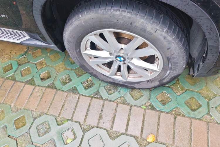 Used BMW X5  Right Front Wheel Hub
