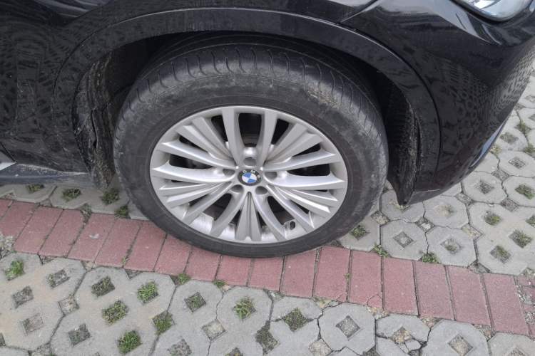 Used BMW X5 2017 xDrive28i Right Front Wheel Hub