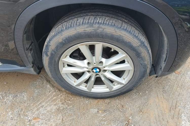 Used BMW X5 2017 xDrive35i Elegant Edition Right Front Wheel Hub