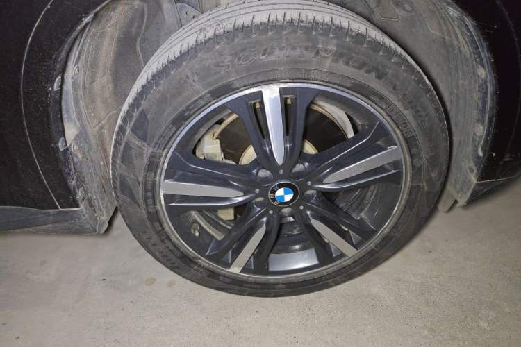 Used BMW X5 2017 xDrive35i Elegant Edition Right Front Wheel Hub