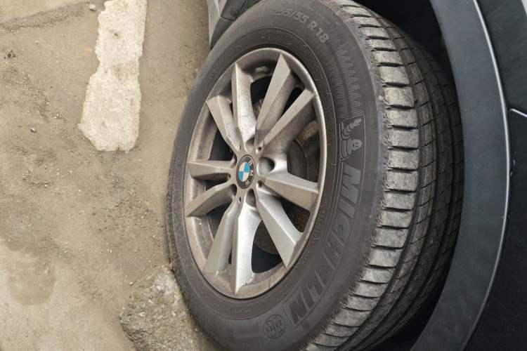 Used BMW X5  Right Front Wheel Hub