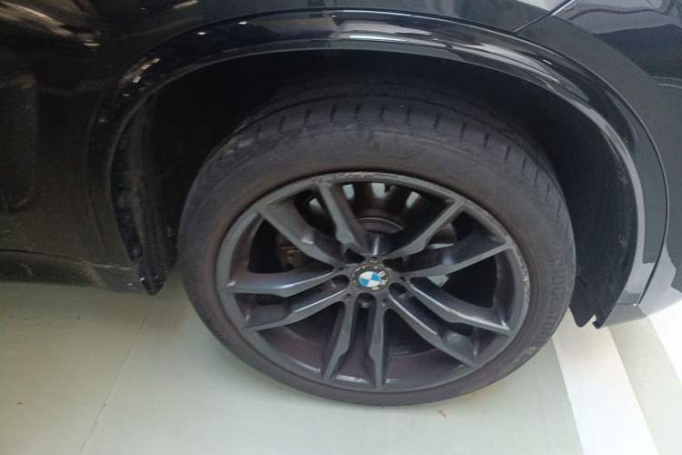 Used BMW X5 2017 xDrive35i Middle East Right Front Wheel Hub