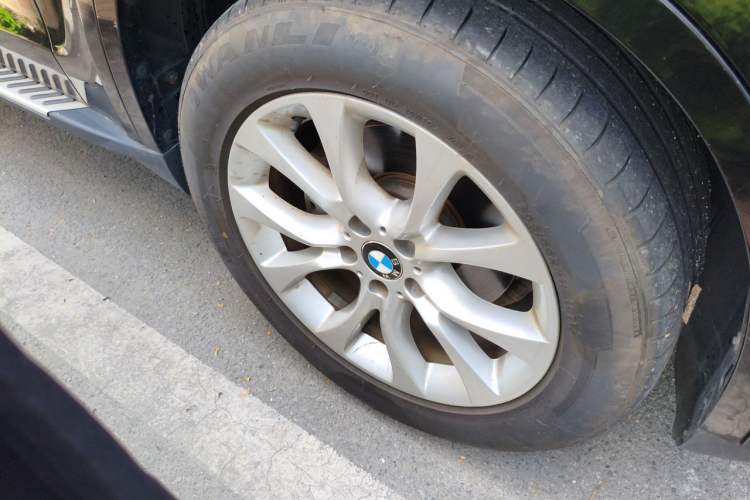 Used BMW X5 2017 xDrive28i Right Front Wheel Hub
