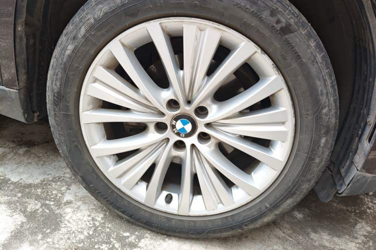 Used BMW X5 2017 xDrive28i Right Front Wheel Hub