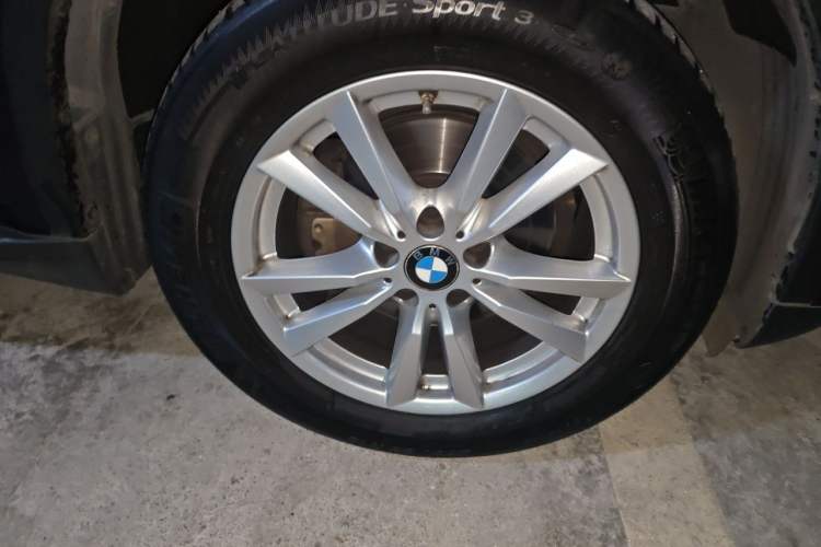 Used BMW X5  Right Front Wheel Hub