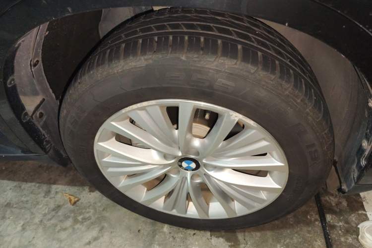 Used BMW X5 2017 xDrive28i Right Front Wheel Hub