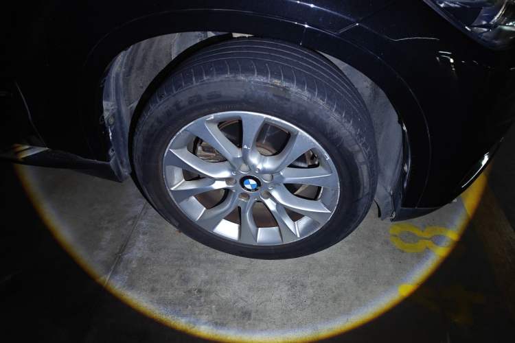 Used BMW X5 2017 xDrive28i Right Front Wheel Hub