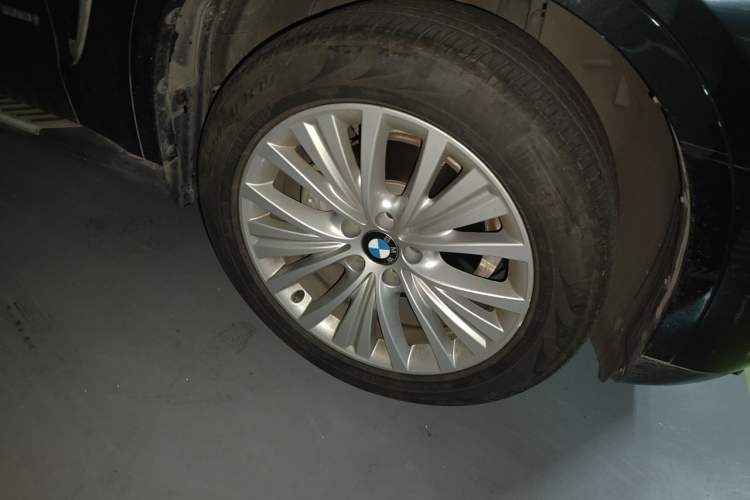 Used BMW X5 2017 xDrive28i Right Front Wheel Hub