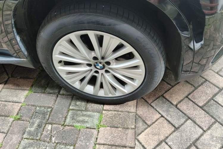 Used BMW X5 2017 xDrive28i Right Front Wheel Hub