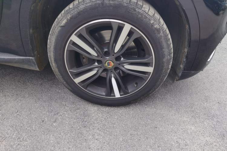 Used BMW X5 2017 xDrive35i Elegant Edition Right Front Wheel Hub