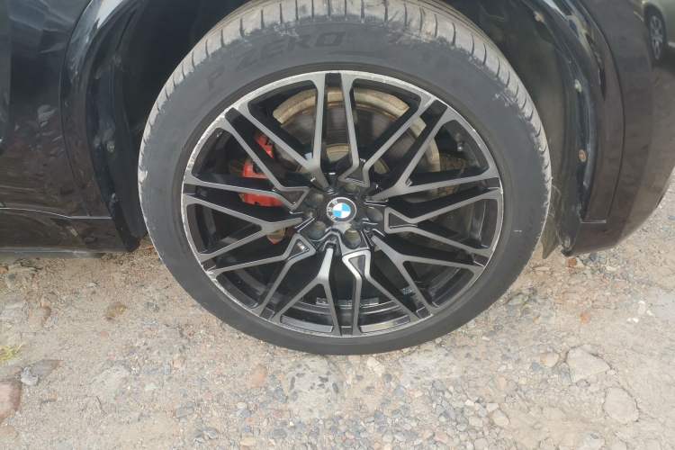 Used BMW X5 2017 xDrive35i Elegant Edition Right Front Wheel Hub