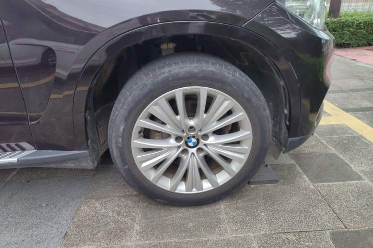 Used BMW X5 2017 xDrive28i Right Front Wheel Hub