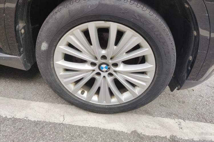 Used BMW X5 2017 xDrive28i Right Front Wheel Hub
