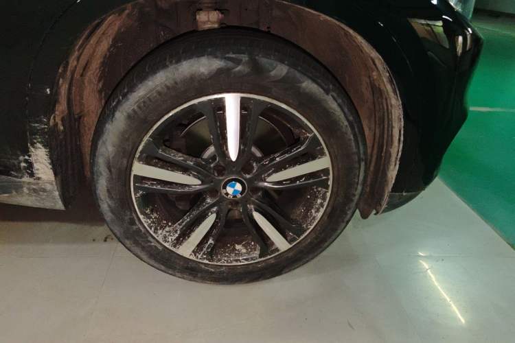 Used BMW X5 2017 xDrive35i Elegant Edition Right Front Wheel Hub