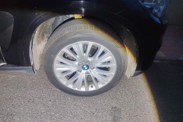 Used BMW X5 2017 xDrive28i Right Front Wheel Hub