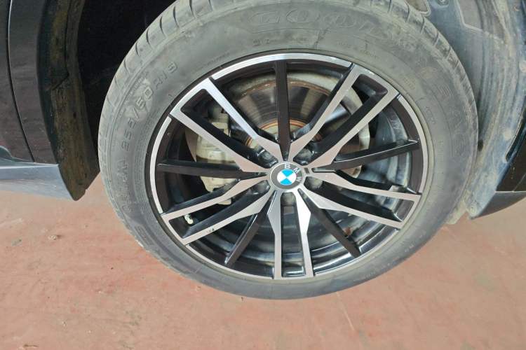 Used BMW X5 2017 xDrive28i Right Front Wheel Hub
