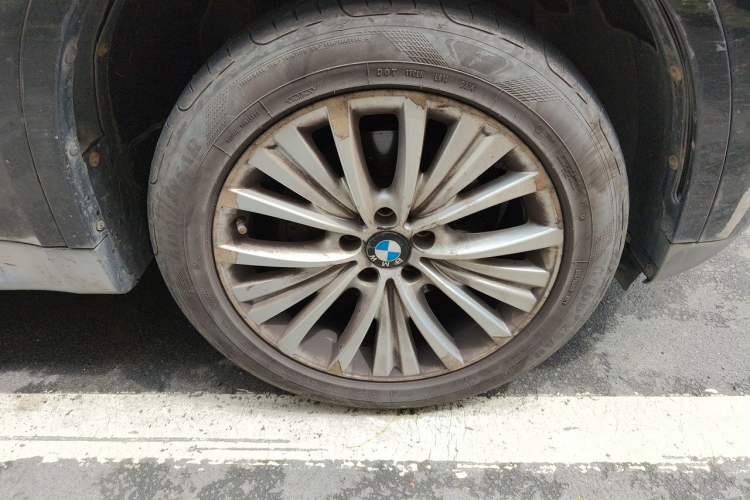 Used BMW X5 2017 xDrive28i Right Front Wheel Hub