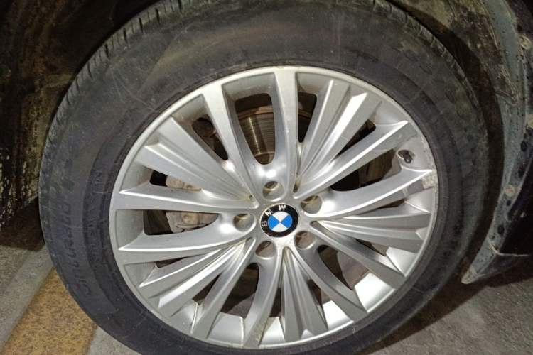 Used BMW X5 2017 xDrive28i Right Front Wheel Hub