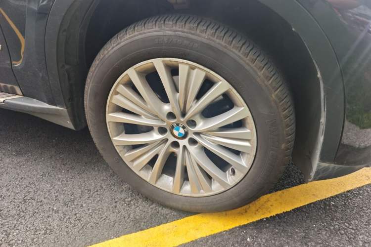 Used BMW X5 2017 xDrive35i Elegant Edition Right Front Wheel Hub
