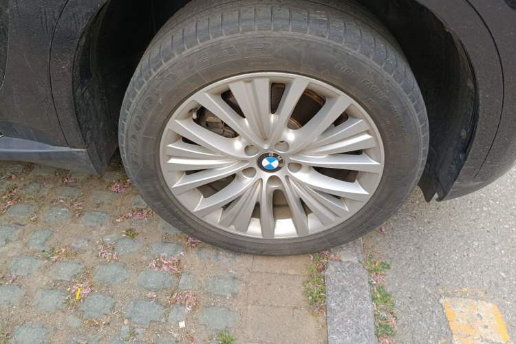 Used BMW X5 2017 xDrive28i Right Front Wheel Hub