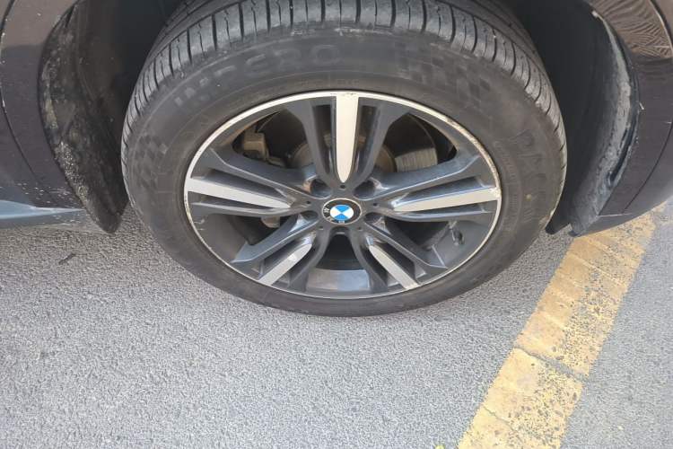 Used BMW X5 2017 xDrive35i Elegant Edition Right Front Wheel Hub