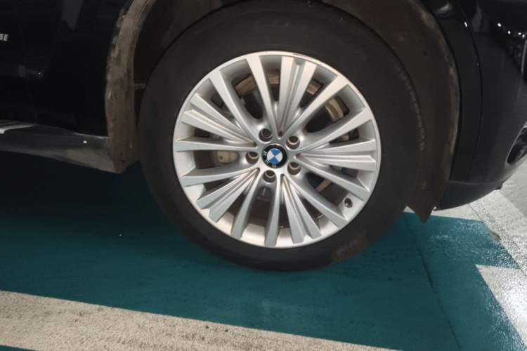 Used BMW X5 2017 xDrive28i Right Front Wheel Hub