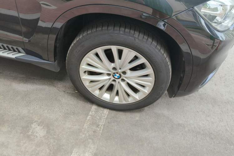 Used BMW X5 2017 xDrive28i Right Front Wheel Hub