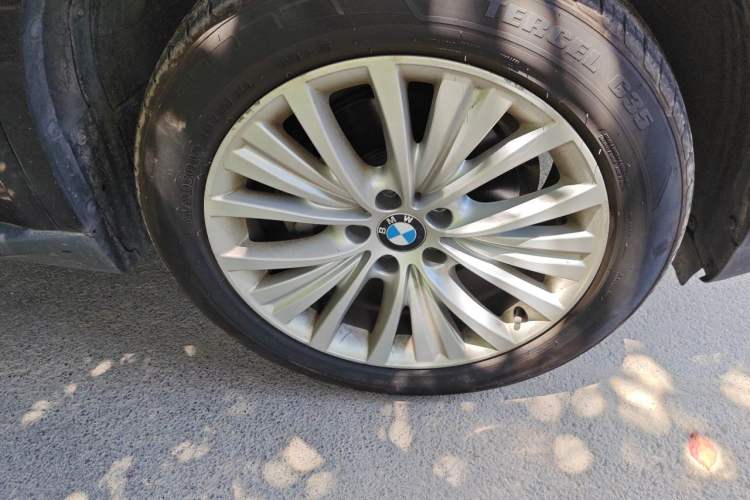 Used BMW X5 2017 xDrive28i Right Front Wheel Hub