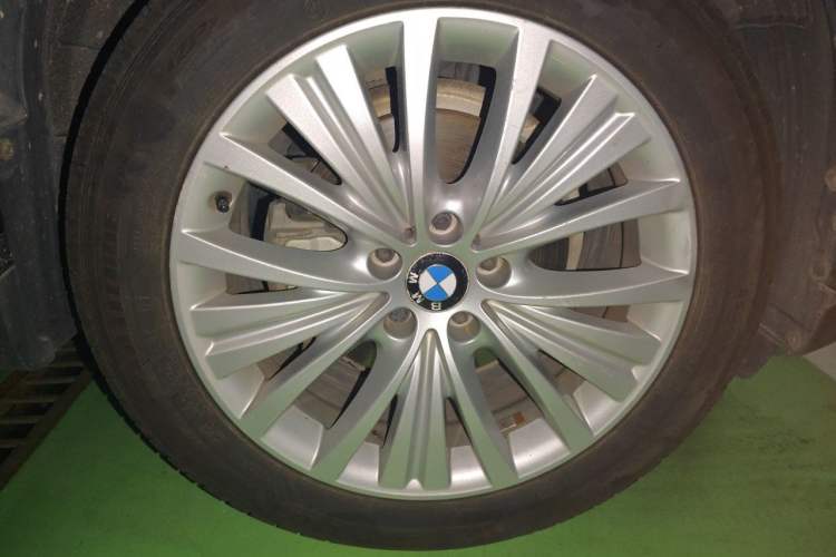 Used BMW X5 2017 xDrive28i Right Front Wheel Hub