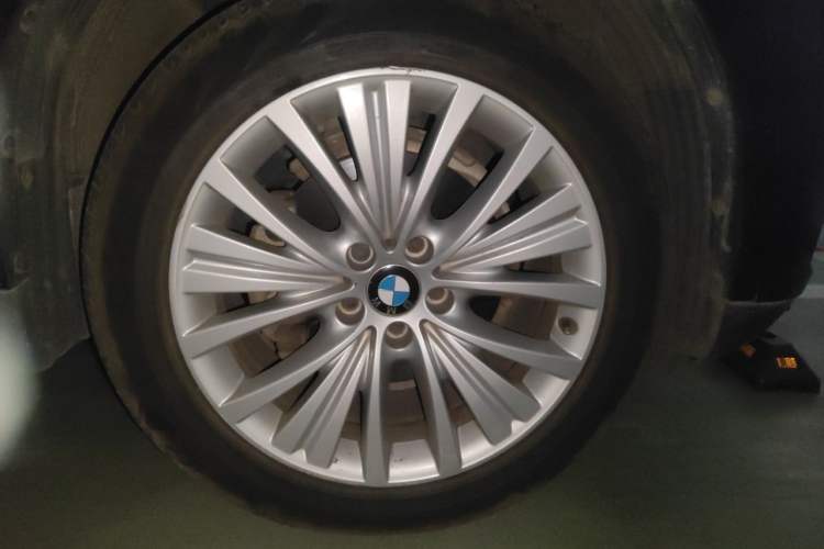 Used BMW X5 2017 xDrive28i Right Front Wheel Hub