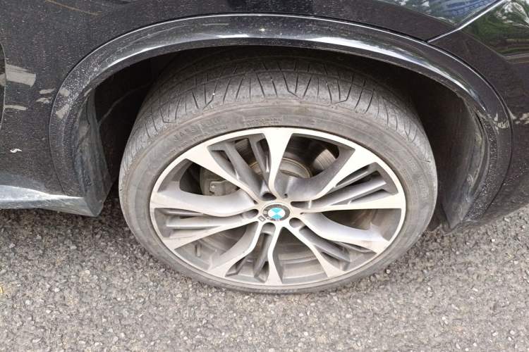 Used BMW X5 2017 xDrive28i Right Front Wheel Hub