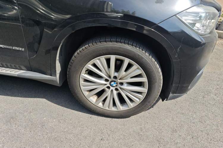 Used BMW X5 2017 xDrive28i Right Front Wheel Hub