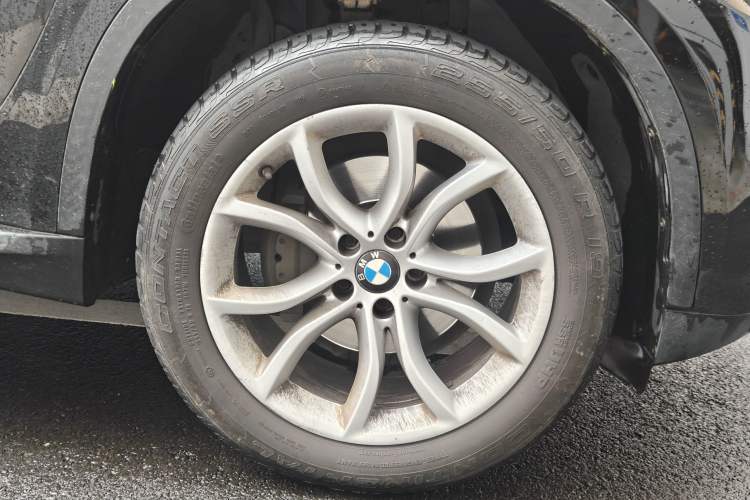 Used BMW X5 2017 xDrive35i Elegant Edition Right Front Wheel Hub