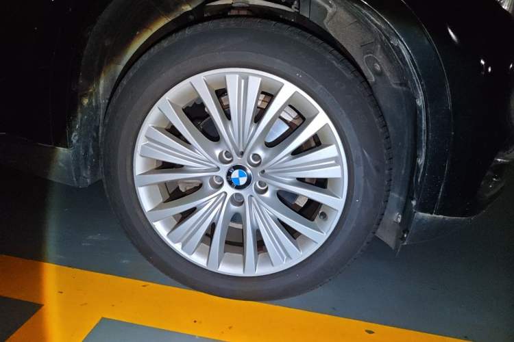 Used BMW X5 2017 xDrive28i Right Front Wheel Hub