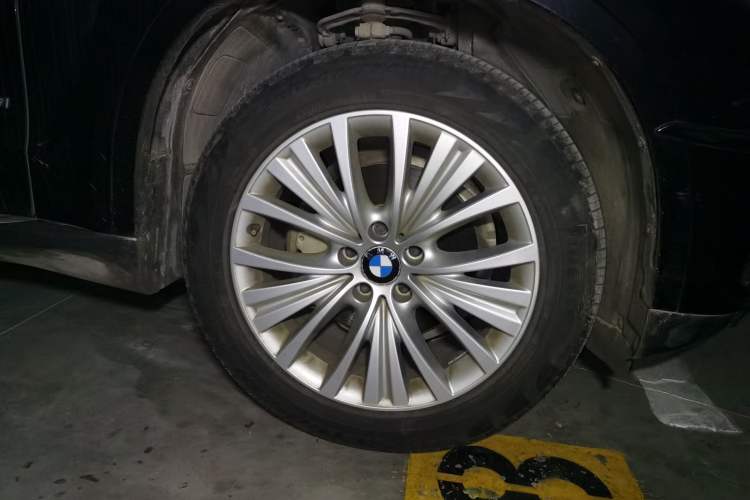 Used BMW X5 2017 xDrive28i Right Front Wheel Hub