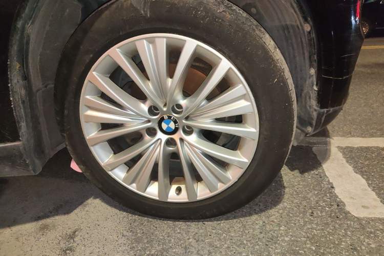 Used BMW X5 2017 xDrive28i Right Front Wheel Hub