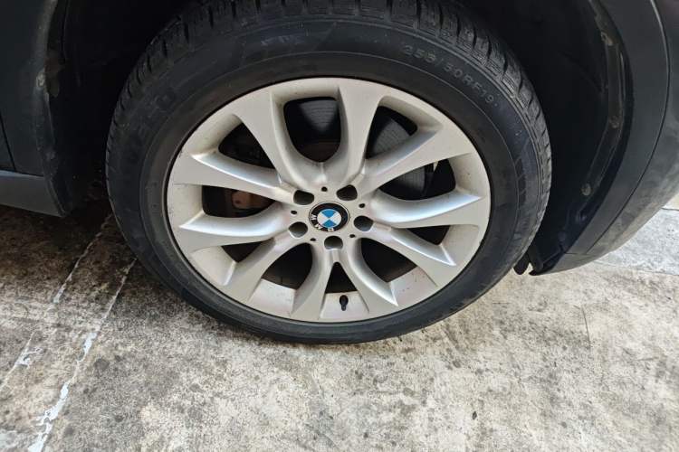 Used BMW X5 2017 xDrive35i Elegant Edition Right Front Wheel Hub