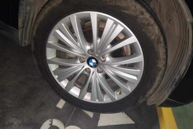 Used BMW X5 2017 xDrive28i Right Front Wheel Hub