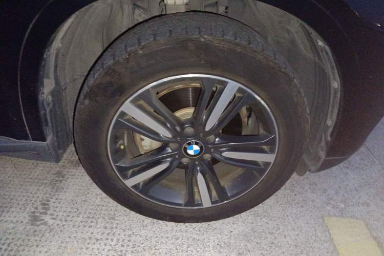 Used BMW X5 2017 xDrive35i Elegant Edition Right Front Wheel Hub