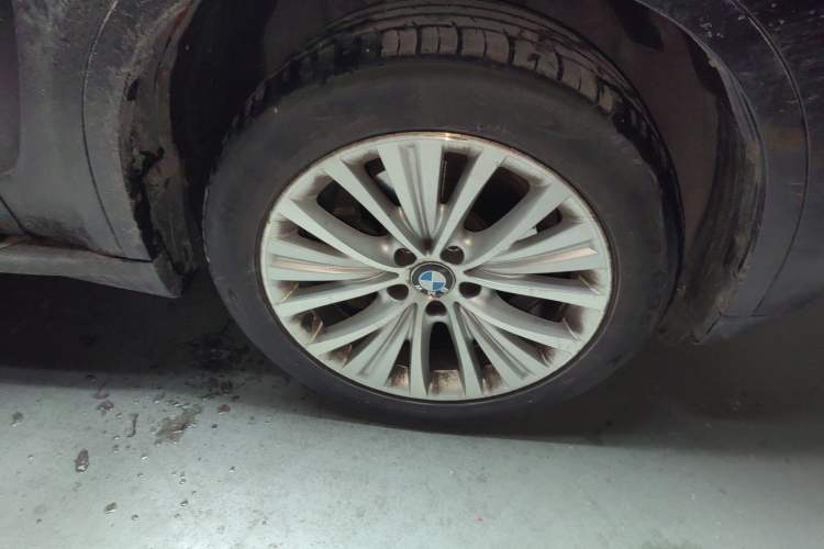 Used BMW X5 2017 xDrive28i Right Front Wheel Hub