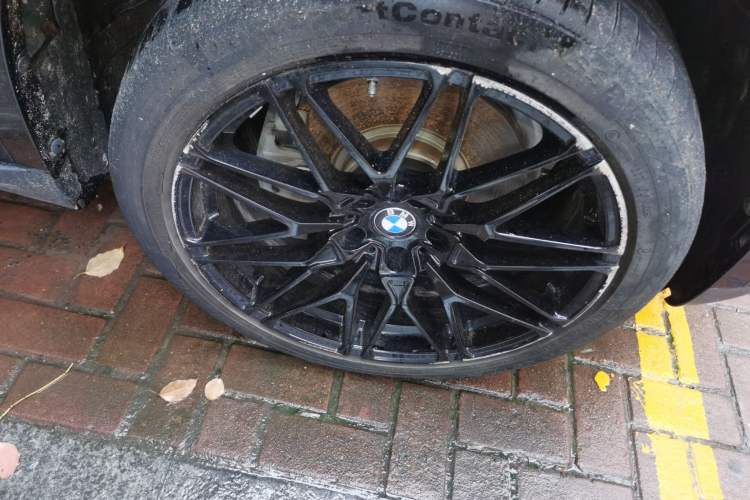 Used BMW X5 2017 xDrive35i Elegant Edition Right Front Wheel Hub
