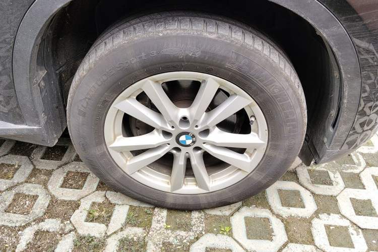 Used BMW X5  Right Front Wheel Hub