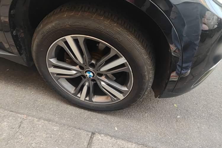 Used BMW X5 2017 xDrive35i Elegant Edition Right Front Wheel Hub