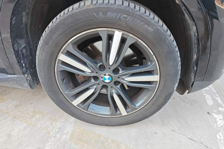 Used BMW X5 2017 xDrive35i Elegant Edition Right Front Wheel Hub