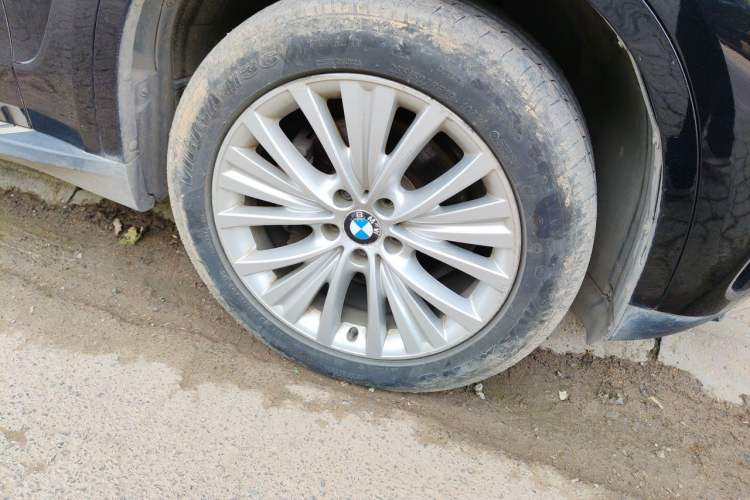 Used BMW X5 2017 xDrive28i Right Front Wheel Hub