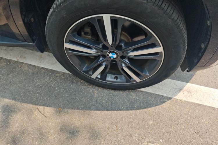 Used BMW X5 2017 xDrive35i Elegant Edition Right Front Wheel Hub