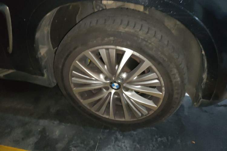 Used BMW X5 2017 xDrive28i Right Front Wheel Hub